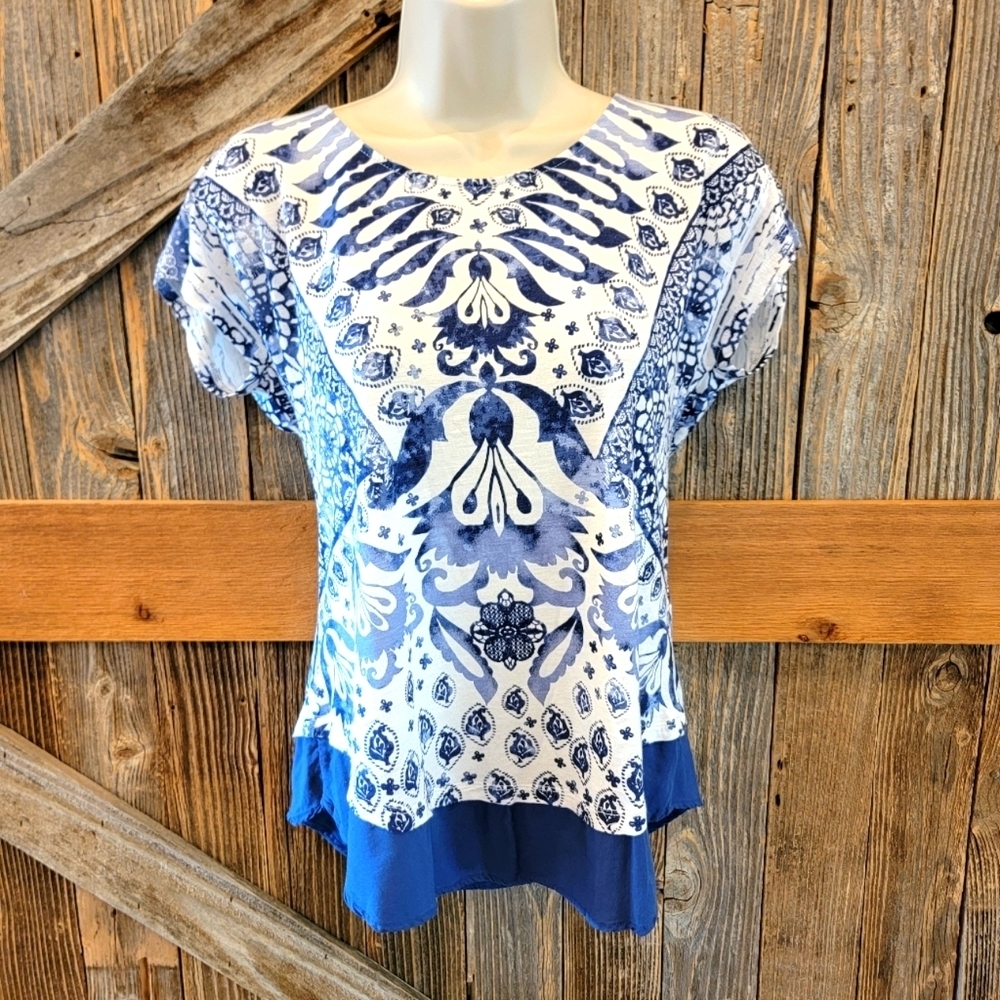 Chico's cap Sleeve Size 0 (small) floral pullover rayon top blue/white EUC